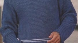 Синий мужской пуловер.