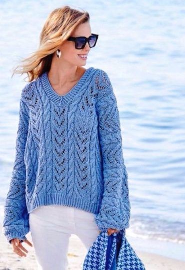 Голубой ажурный пуловер
