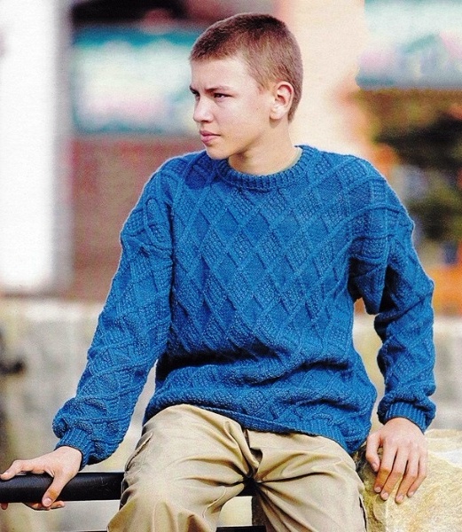 Вязаный свитер для подростка
