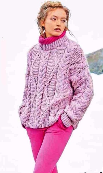 Розовый пуловер оверсайз.