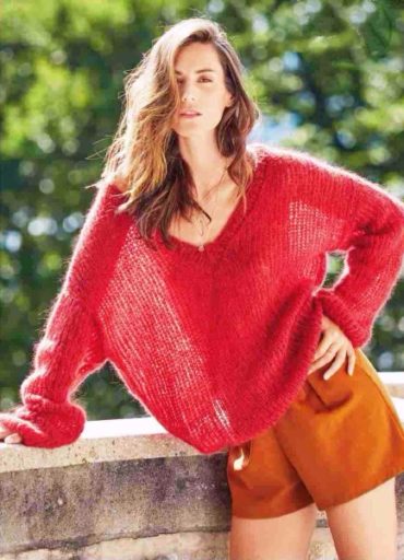 Легкий пуловер красного цвета