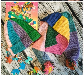 Цветные шапочка и шарф для детей.